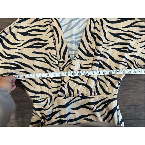 Sally LaPointe Zebra Short Sleeve Drop Collar Faux Wrap Dress Black Tan Size 4 - Picture 13 of 16